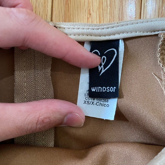 Windsor faux suede taupe brown skirt, NWOT, never worn size XS - Picture 2 of 4